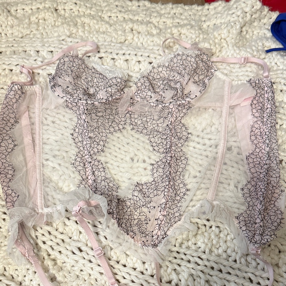 Delicate Pink Lace Bra with Floral Design